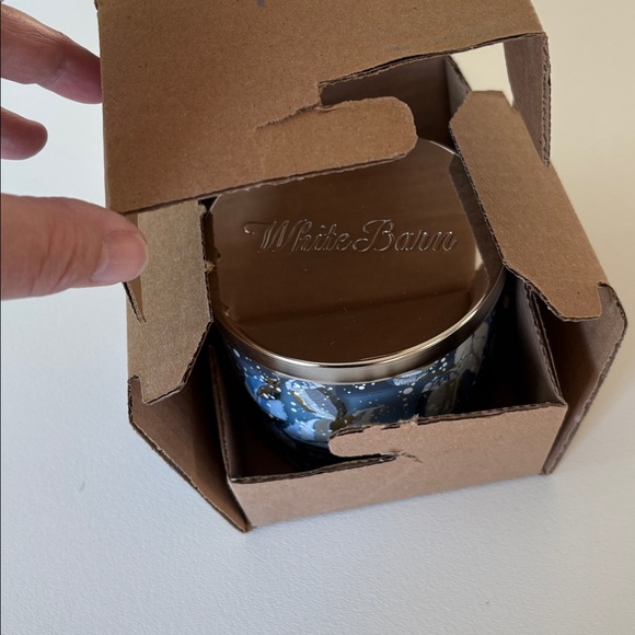 NWT Bath and Body Works White Barn Winter 3 Wick Candle with Box Cozy Blue Snow - Picture 3 of 10